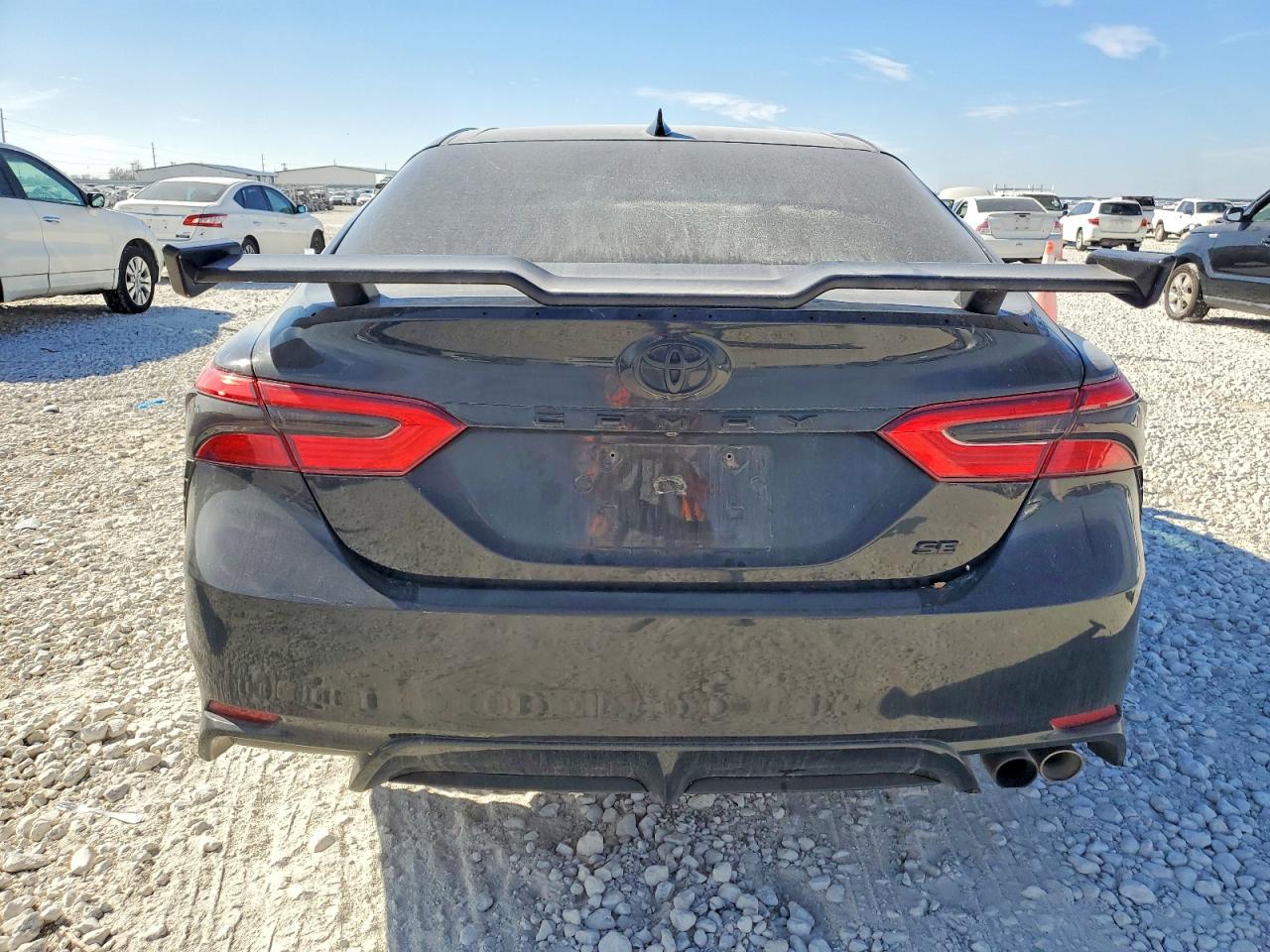 2020 TOYOTA CAMRY SE photo 11