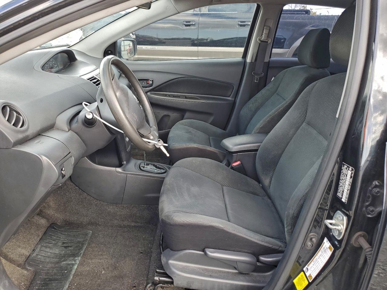 2012 TOYOTA YARIS photo 19