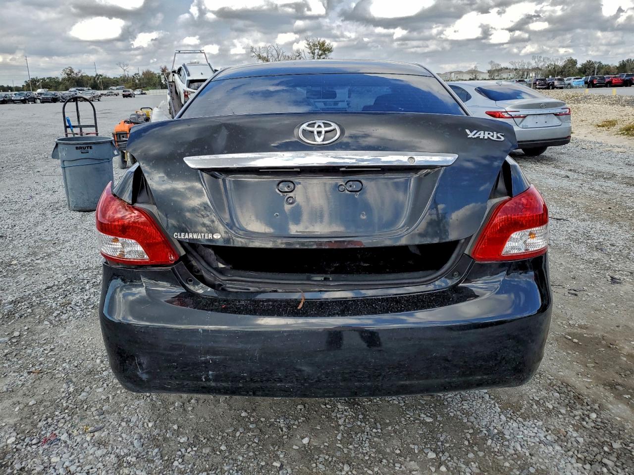 2012 TOYOTA YARIS photo 16