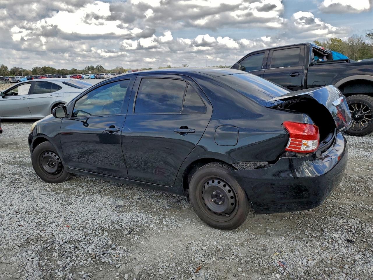 2012 TOYOTA YARIS photo 4