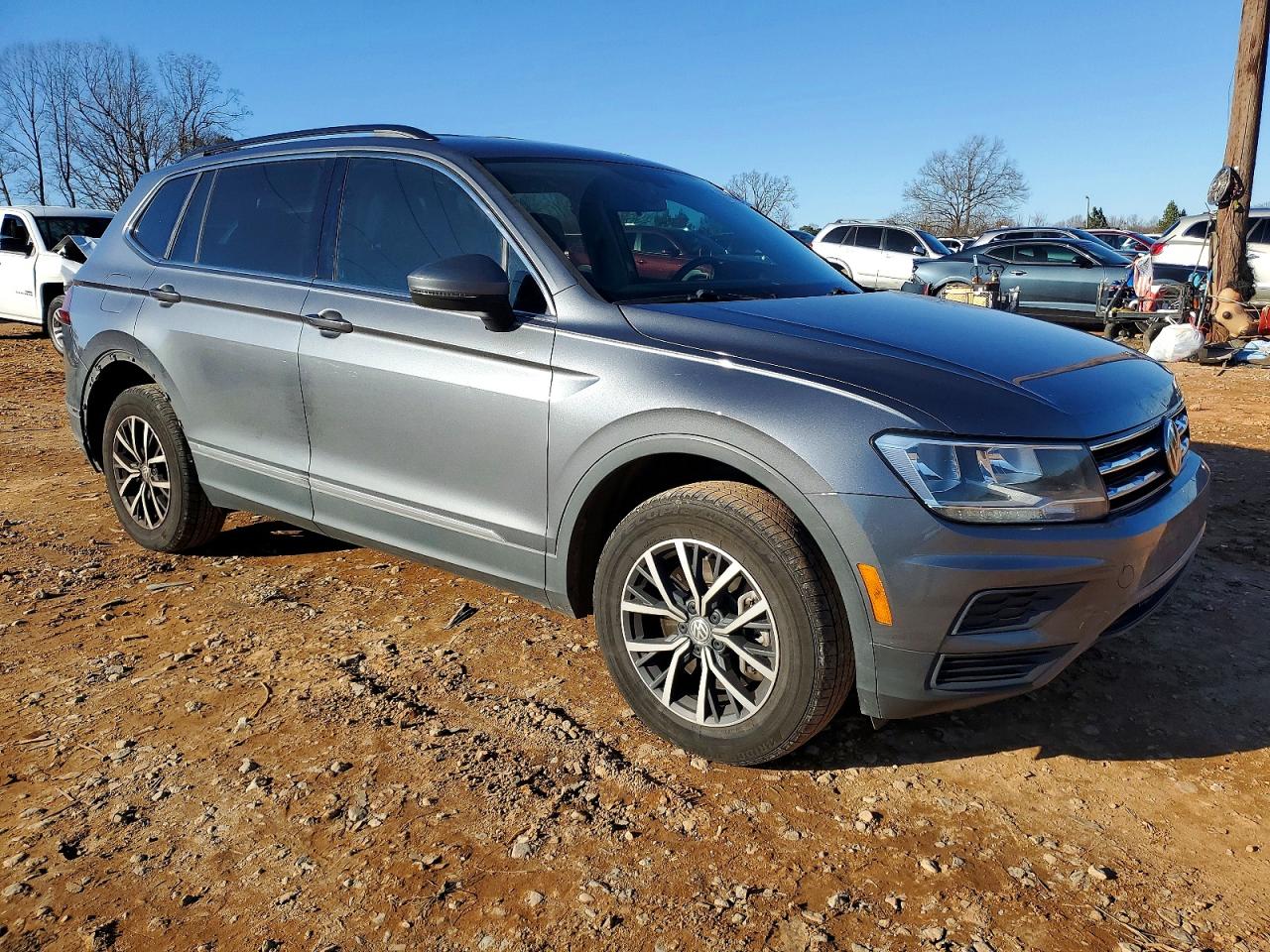 2020 VOLKSWAGEN TIGUAN SE photo 4