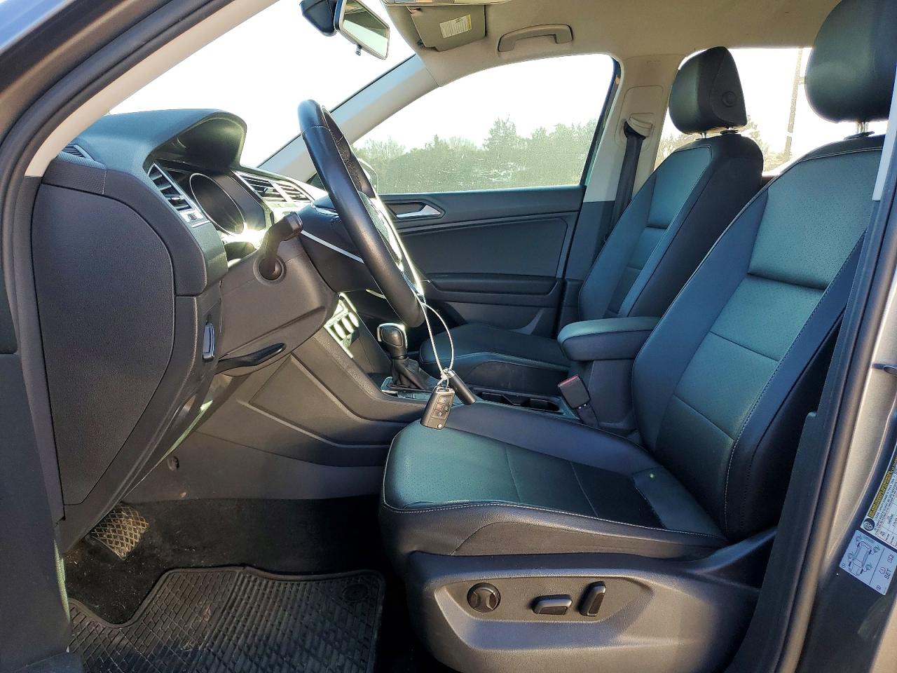 2020 VOLKSWAGEN TIGUAN SE photo 7