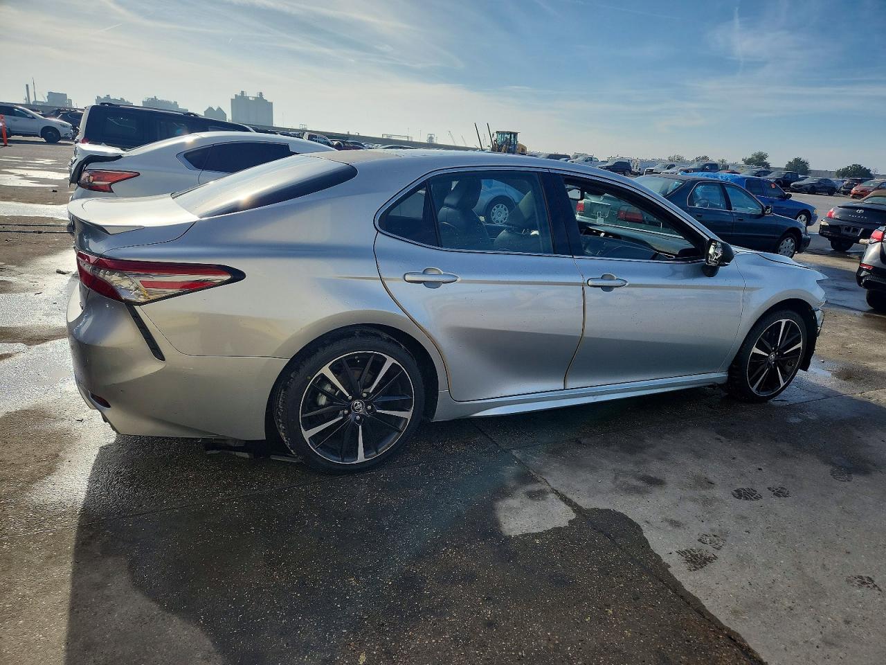 2018 TOYOTA CAMRY XSE photo 3
