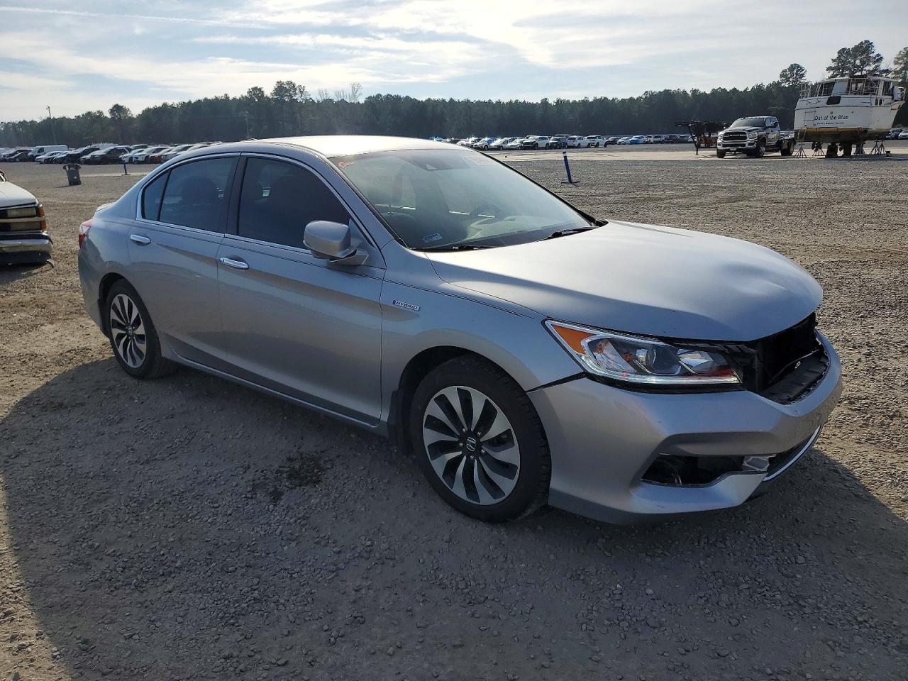 2017 HONDA ACCORD HYBRID photo 4