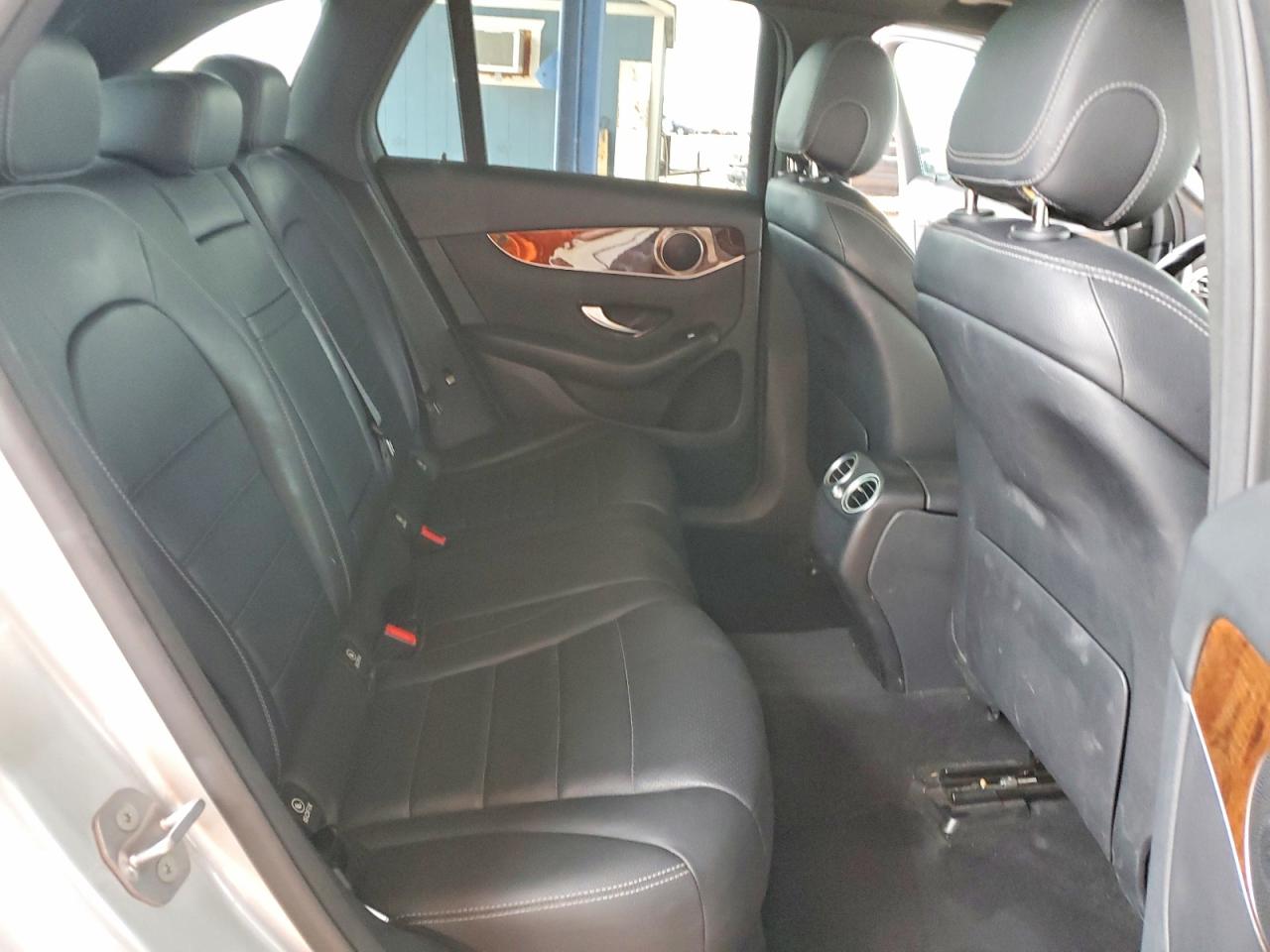 2017 MERCEDES-BENZ GLC 300 photo 11