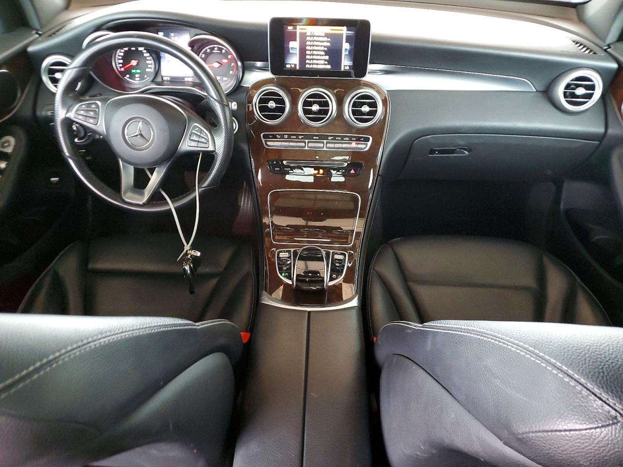 2017 MERCEDES-BENZ GLC 300 photo 8