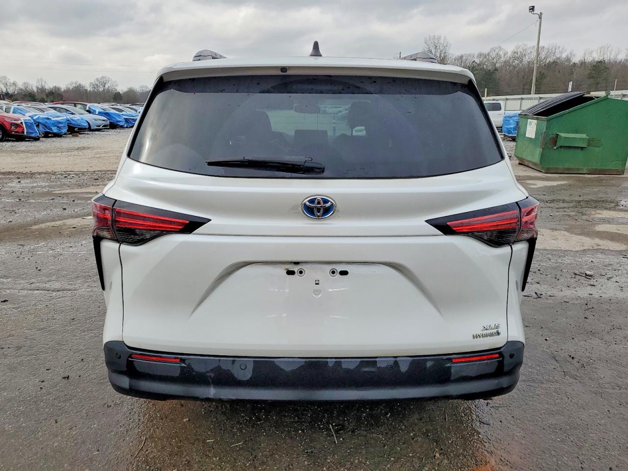 2022 TOYOTA SIENNA XLE photo 6