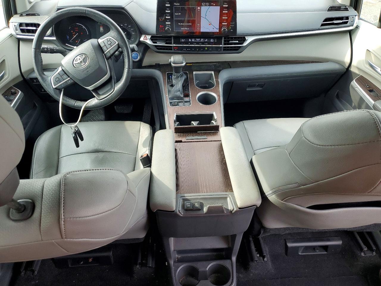 2022 TOYOTA SIENNA XLE photo 8