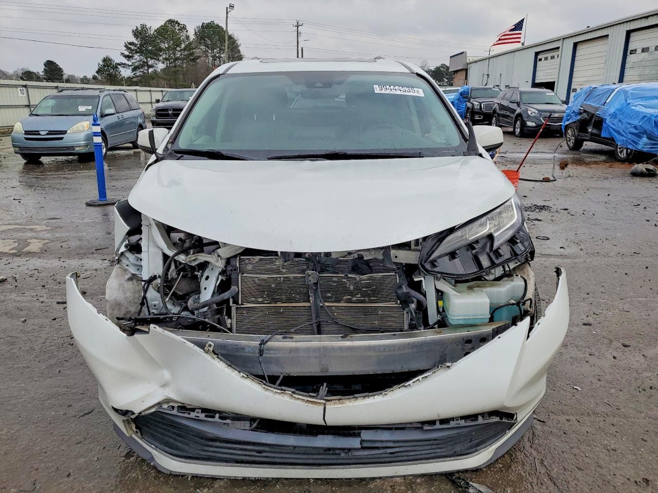 2022 TOYOTA SIENNA XLE photo 5