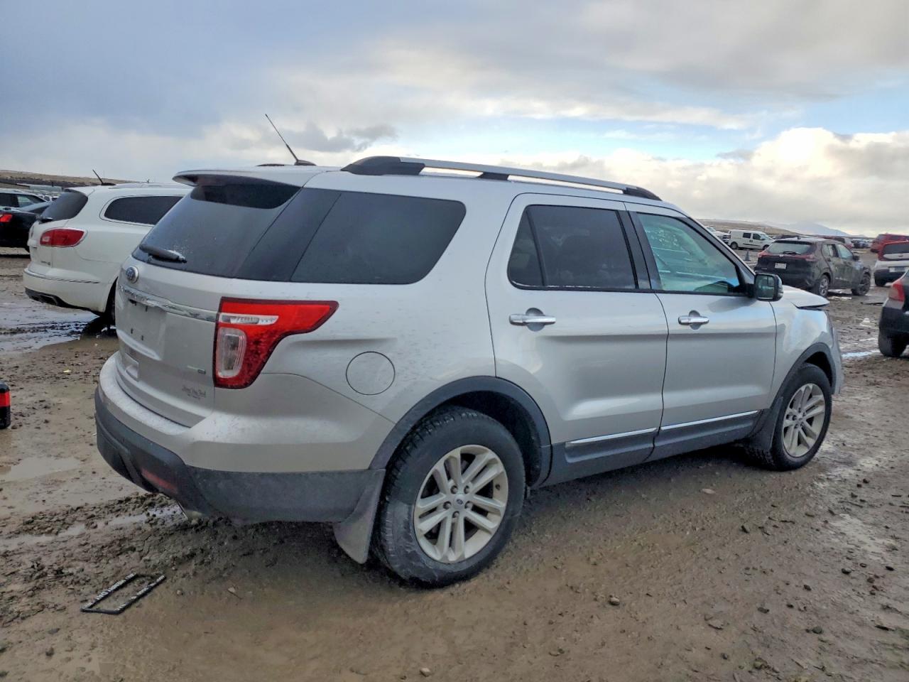 2013 FORD EXPLORER XLT photo 3