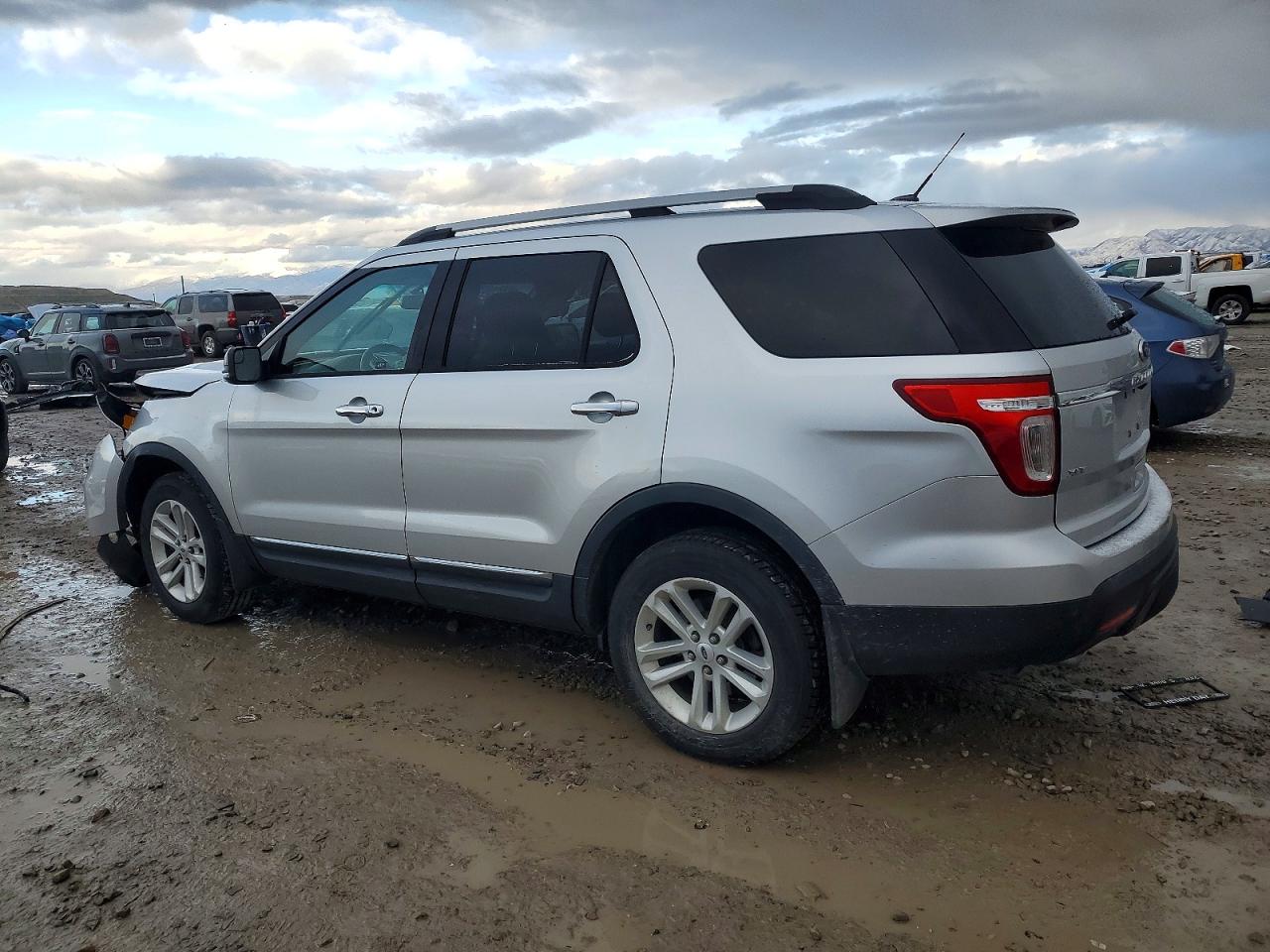 2013 FORD EXPLORER XLT photo 2