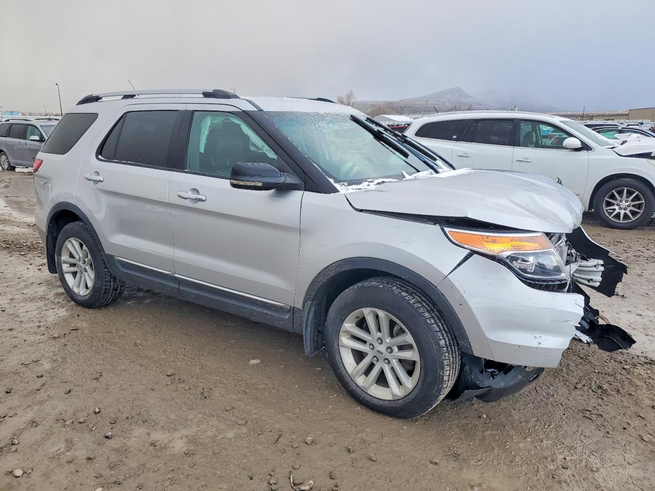 2013 FORD EXPLORER XLT photo 4