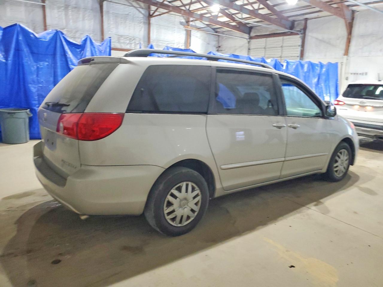 2007 TOYOTA SIENNA CE photo 5