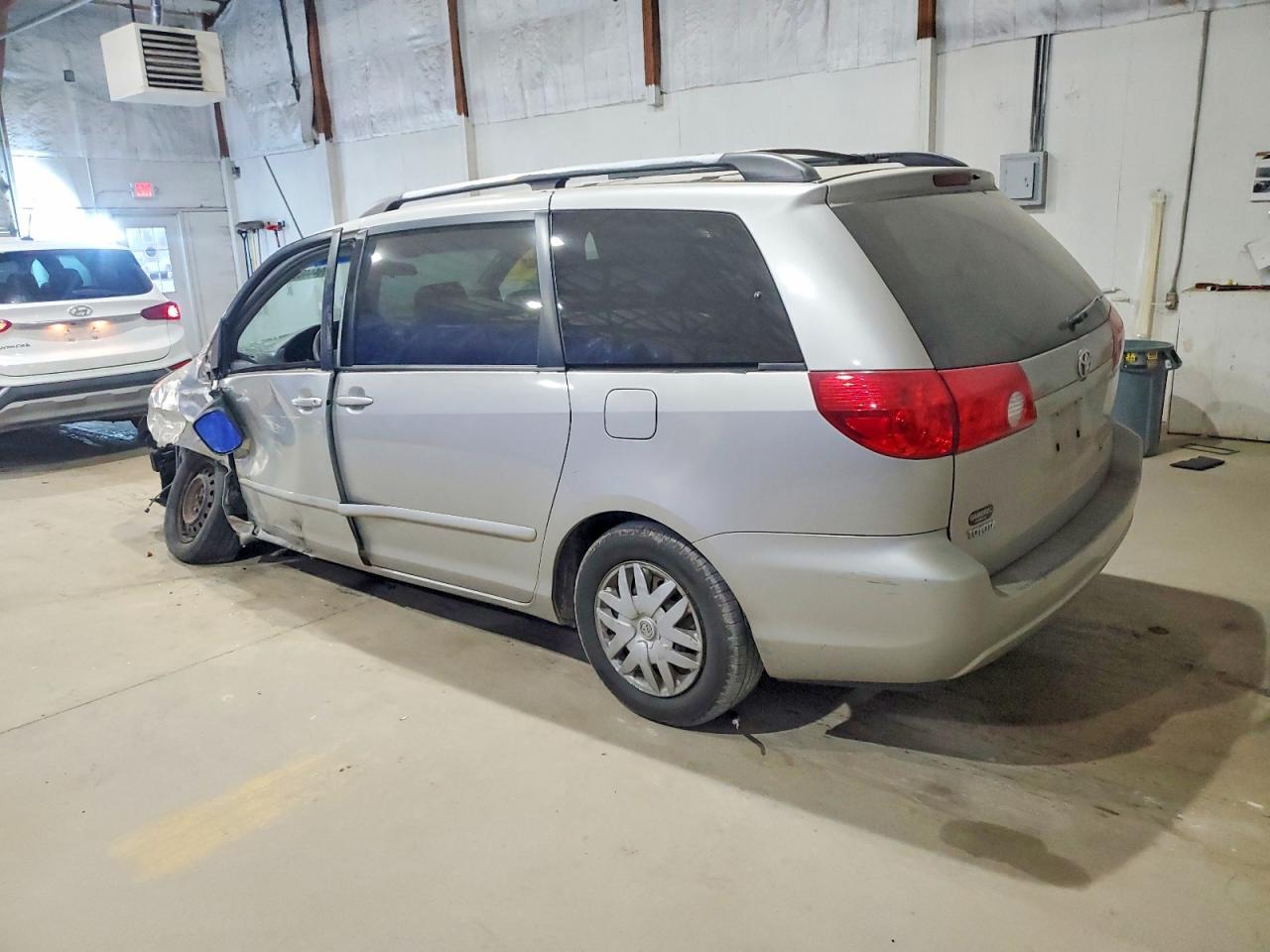 2007 TOYOTA SIENNA CE photo 3