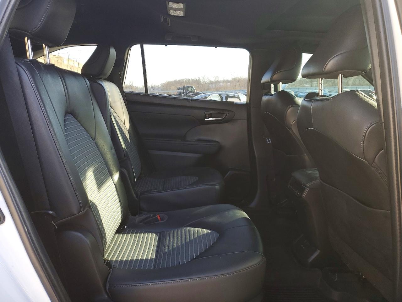 2022 TOYOTA HIGHLANDER XSE photo 21