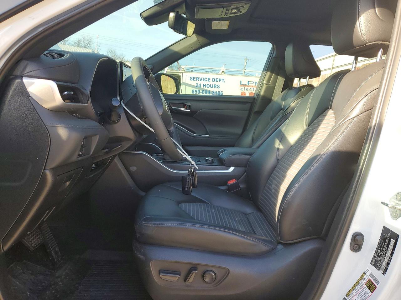 2022 TOYOTA HIGHLANDER XSE photo 13