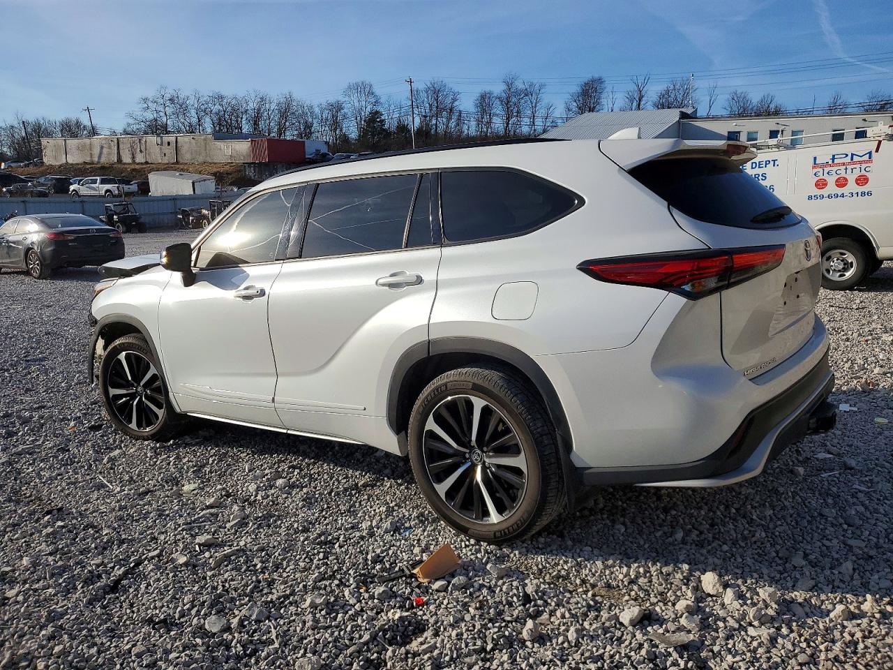 2022 TOYOTA HIGHLANDER XSE photo 3