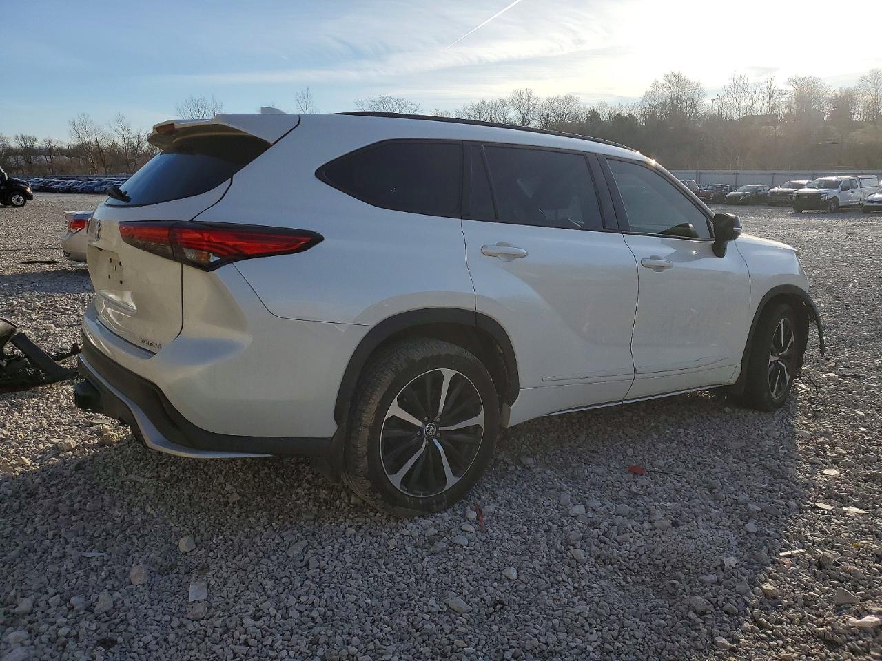 2022 TOYOTA HIGHLANDER XSE photo 5