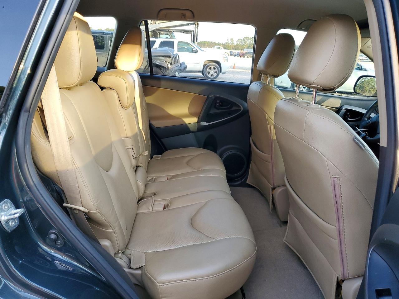 2012 TOYOTA RAV4 photo 11