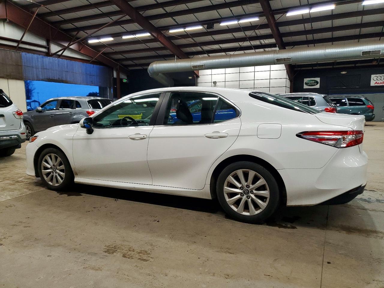 2018 TOYOTA CAMRY L photo 2