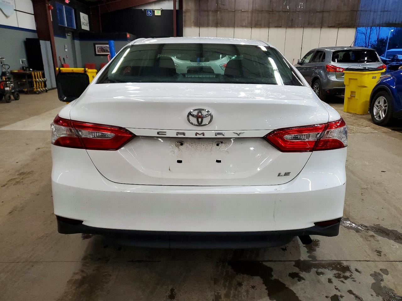 2018 TOYOTA CAMRY L photo 6