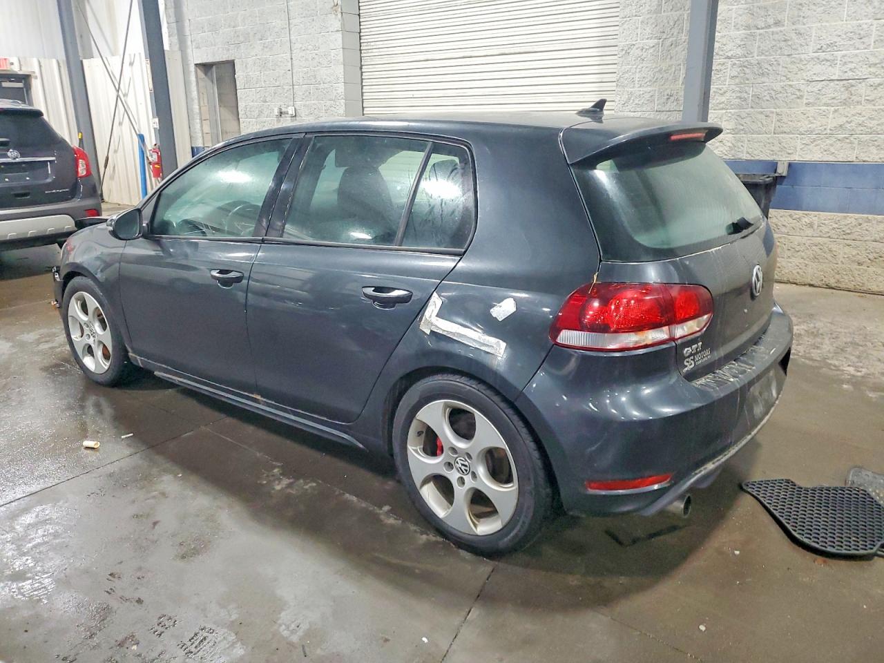 2012 VOLKSWAGEN GTI photo 2