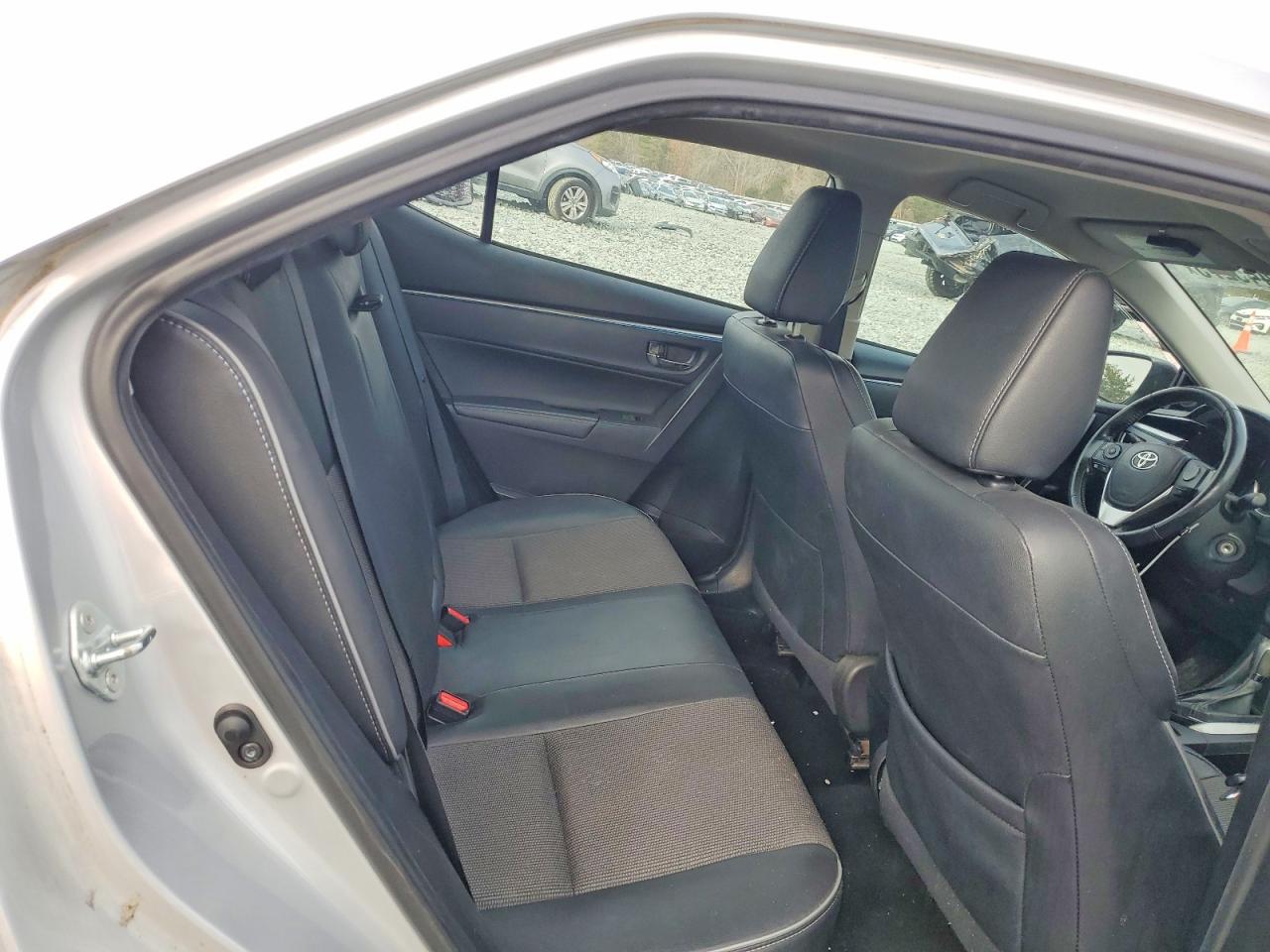 2015 TOYOTA COROLLA L photo 10