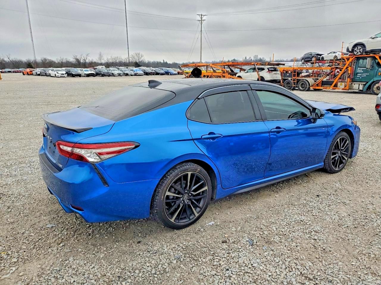 2018 TOYOTA CAMRY XSE photo 3