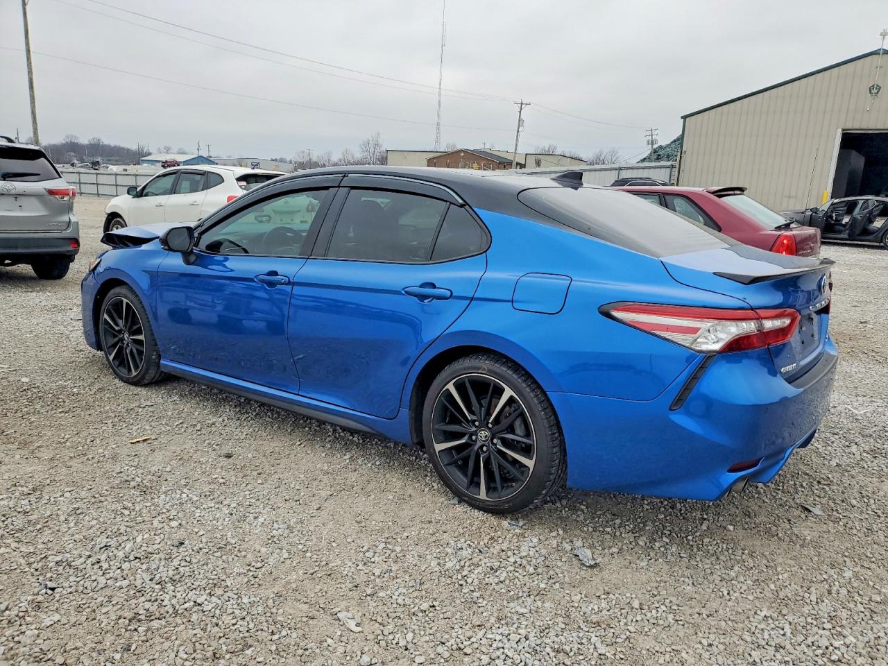 2018 TOYOTA CAMRY XSE photo 2
