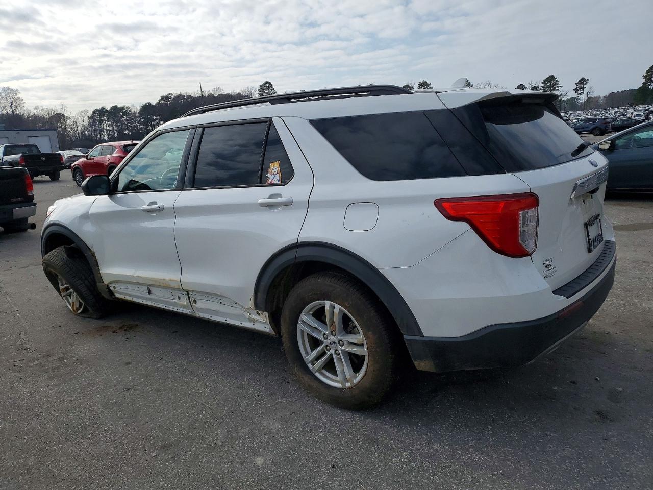 2021 FORD EXPLORER XLT photo 3