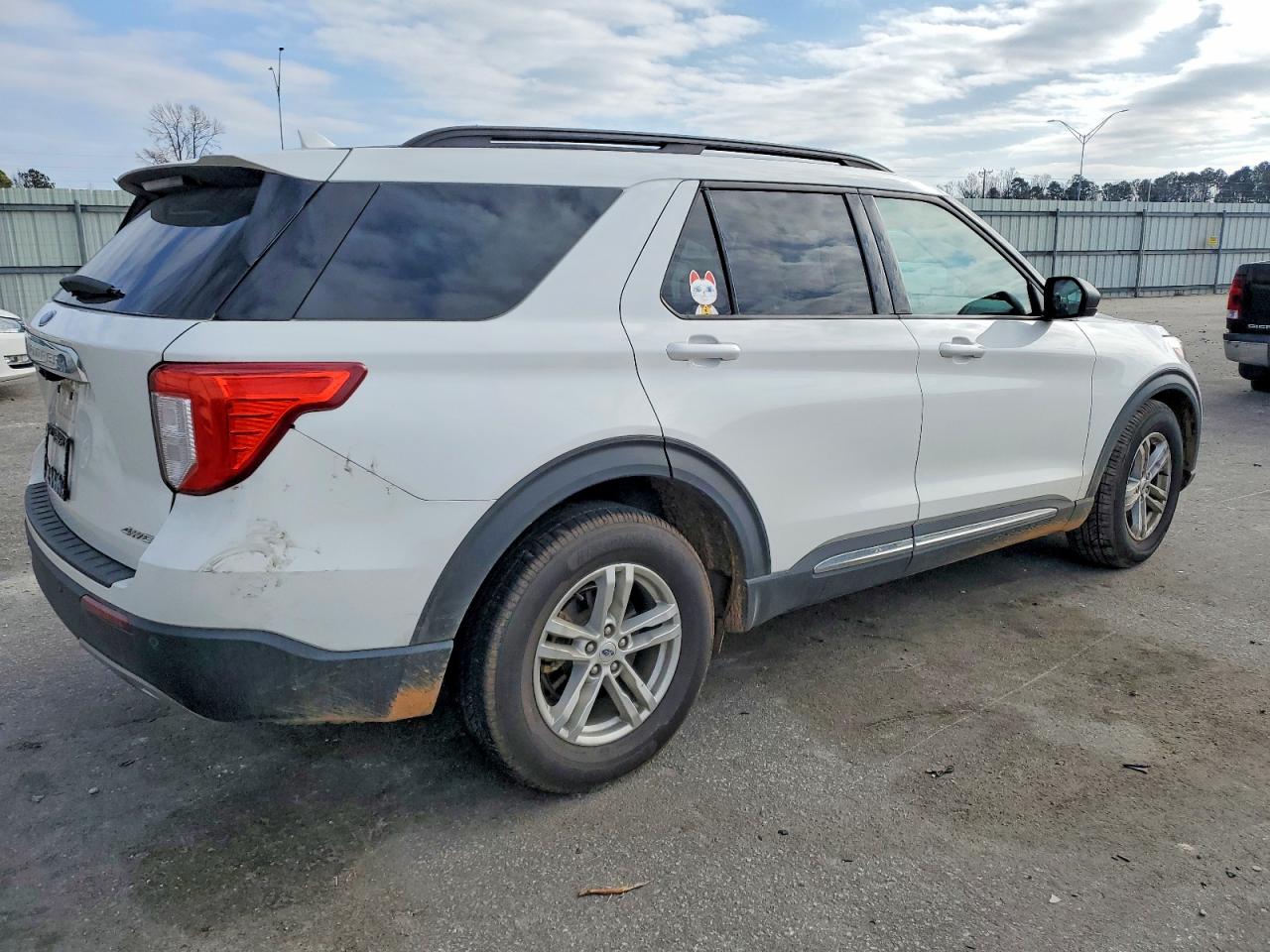 2021 FORD EXPLORER XLT photo 5