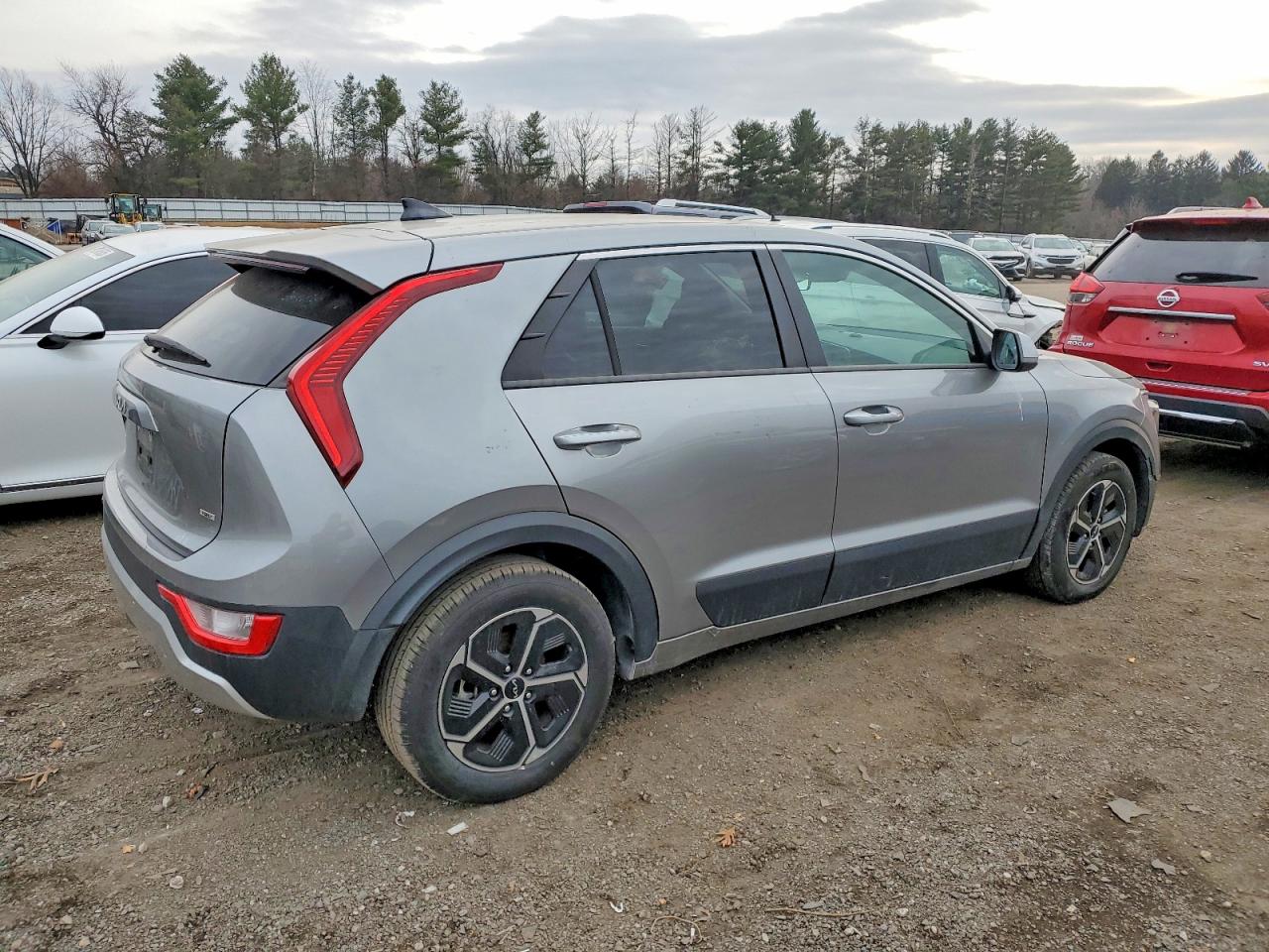 2023 KIA NIRO LX photo 3