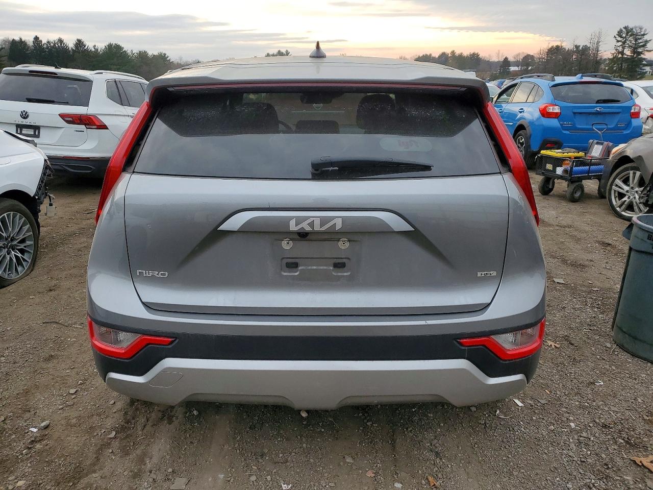 2023 KIA NIRO LX photo 6