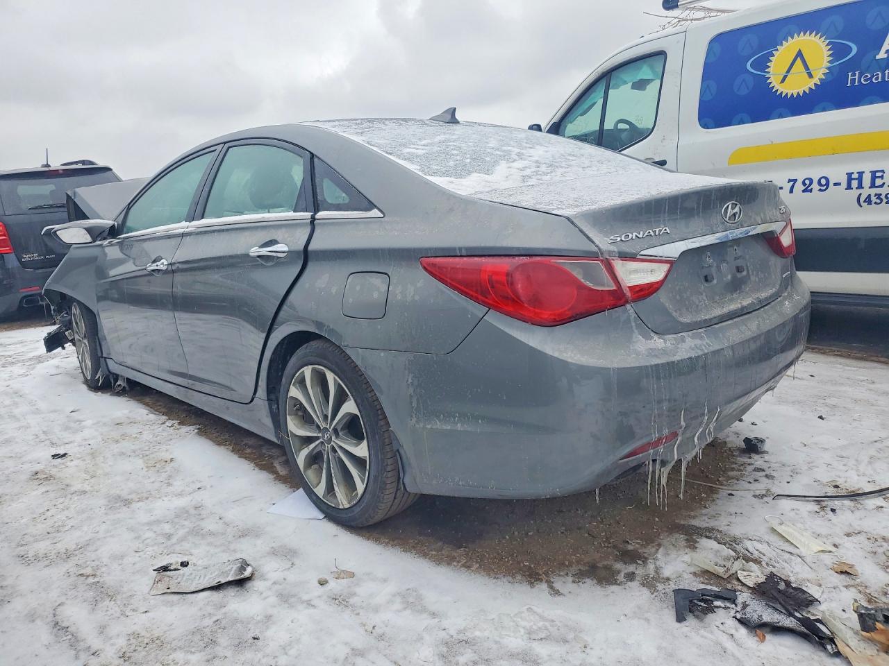 2013 HYUNDAI SONATA SE photo 2