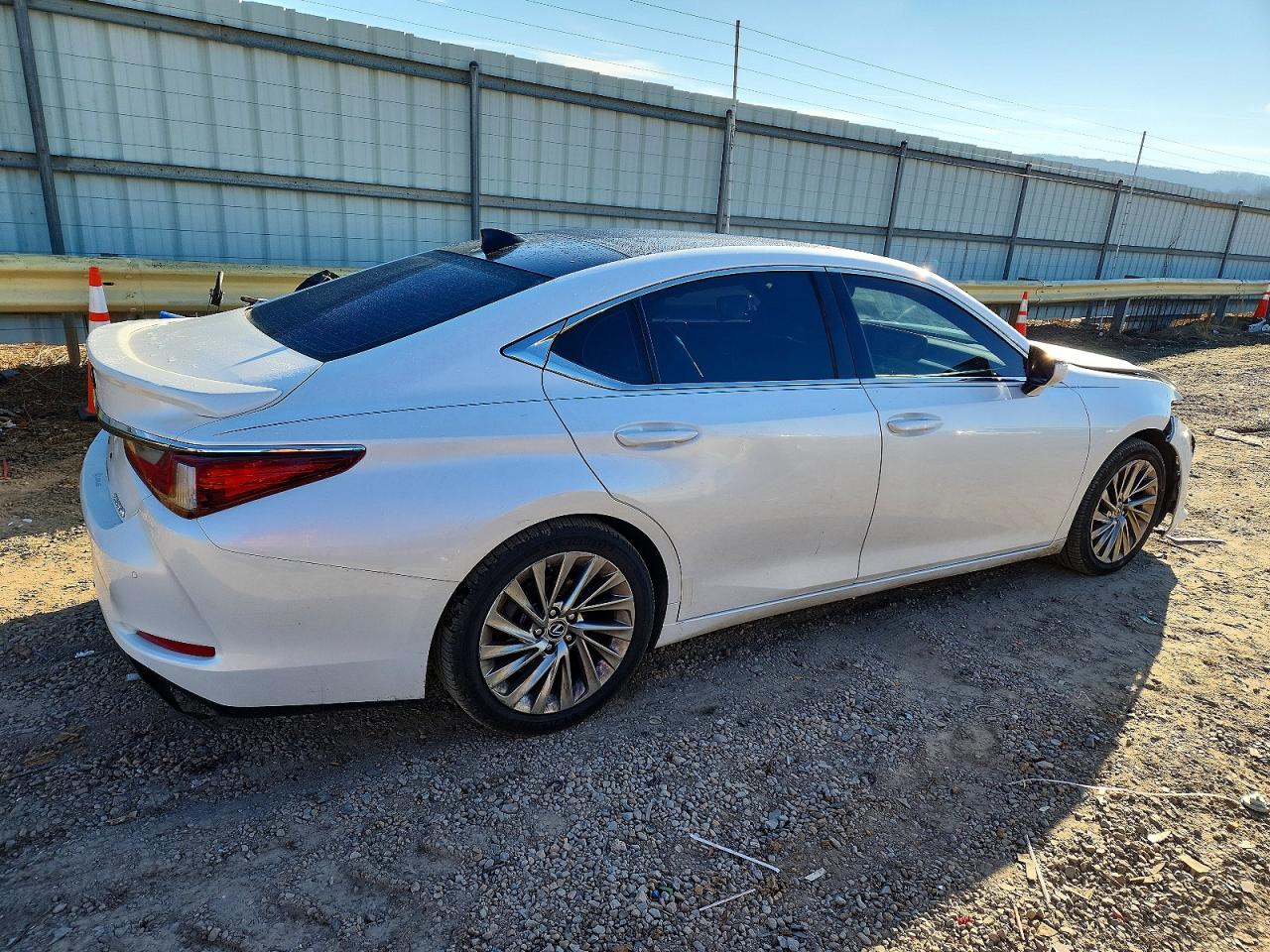 2019 LEXUS ES 350 photo 3