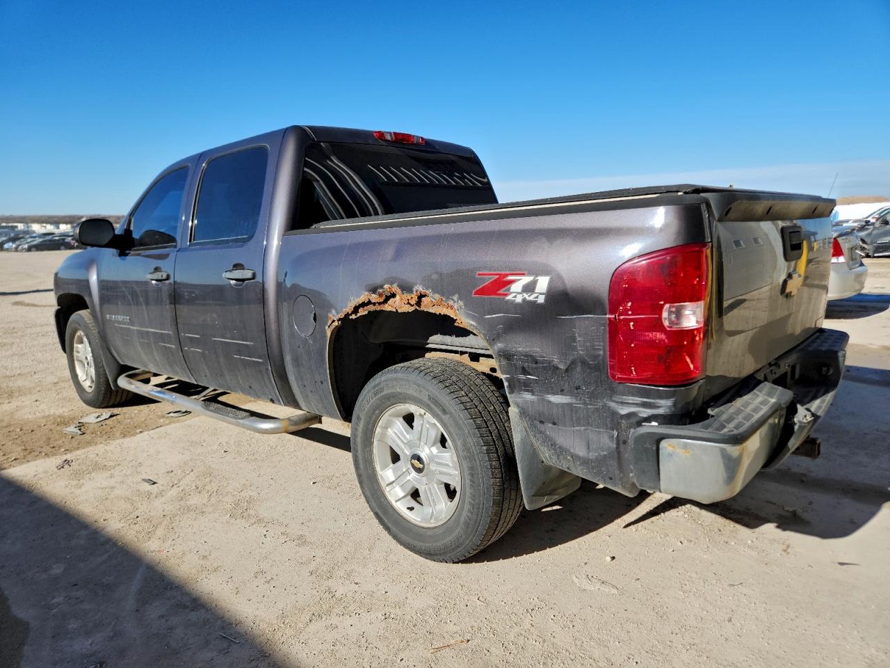 2010 CHEVROLET SILVERADO K1500 LT photo 2