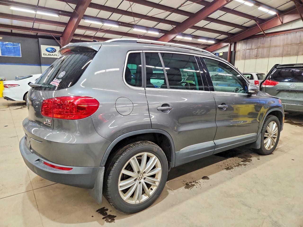 2016 VOLKSWAGEN TIGUAN S photo 3