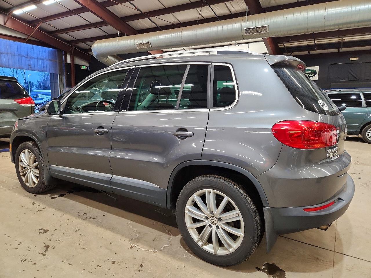 2016 VOLKSWAGEN TIGUAN S photo 2