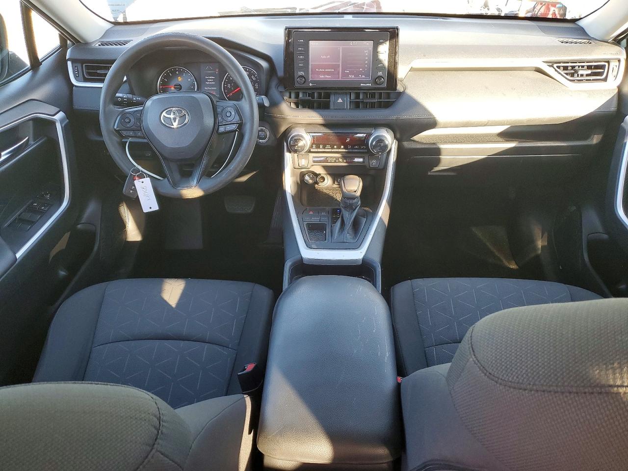 2021 TOYOTA RAV4 XLE photo 8