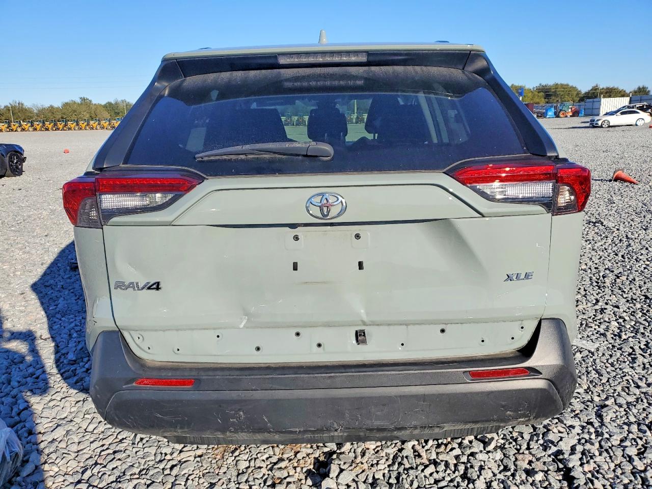2021 TOYOTA RAV4 XLE photo 6
