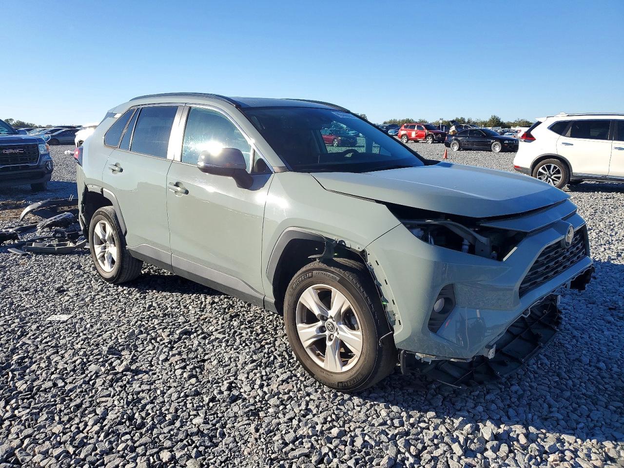 2021 TOYOTA RAV4 XLE photo 4