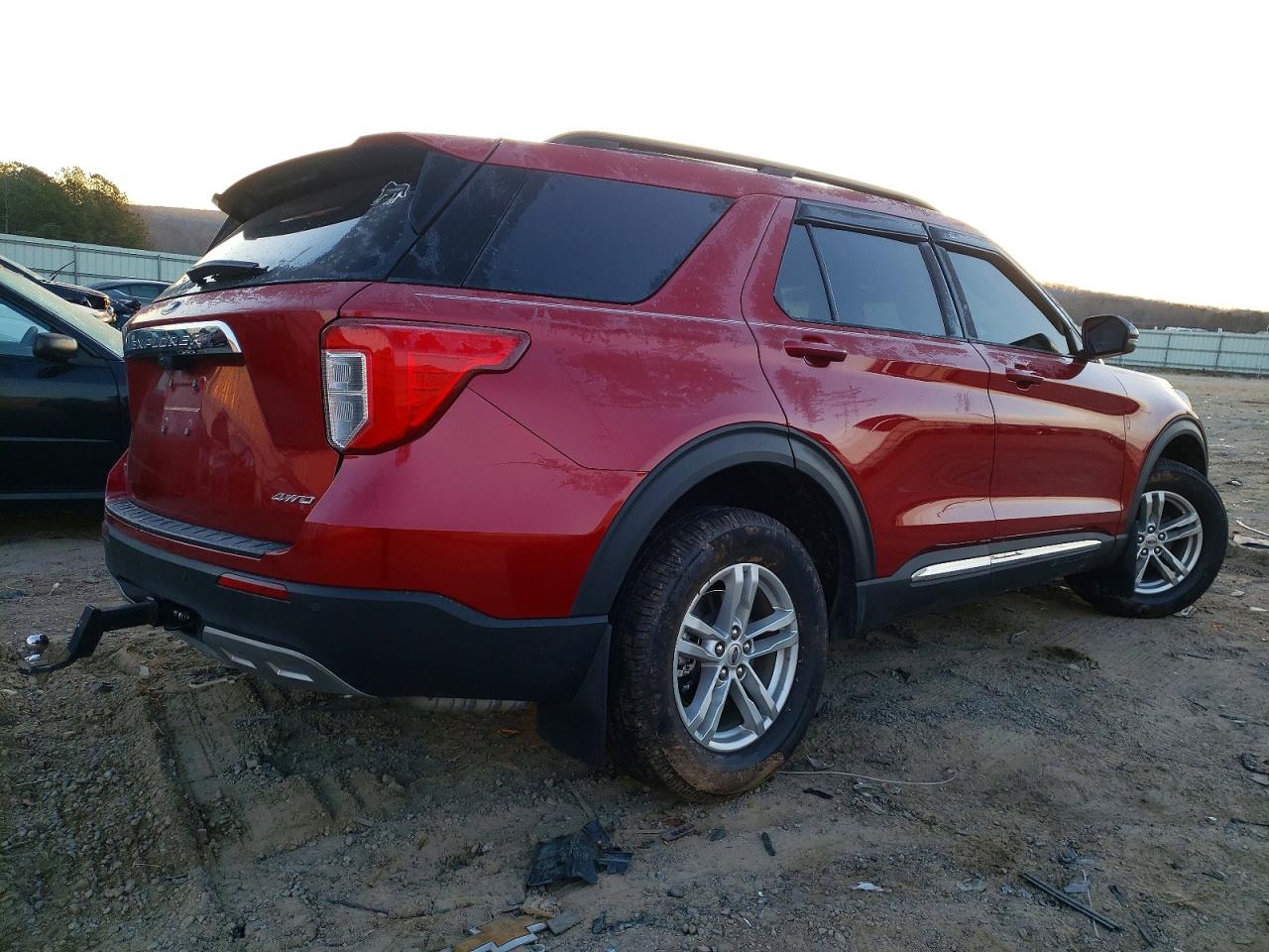 2023 FORD EXPLORER XLT photo 3
