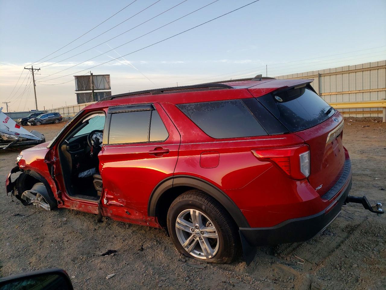 2023 FORD EXPLORER XLT photo 2