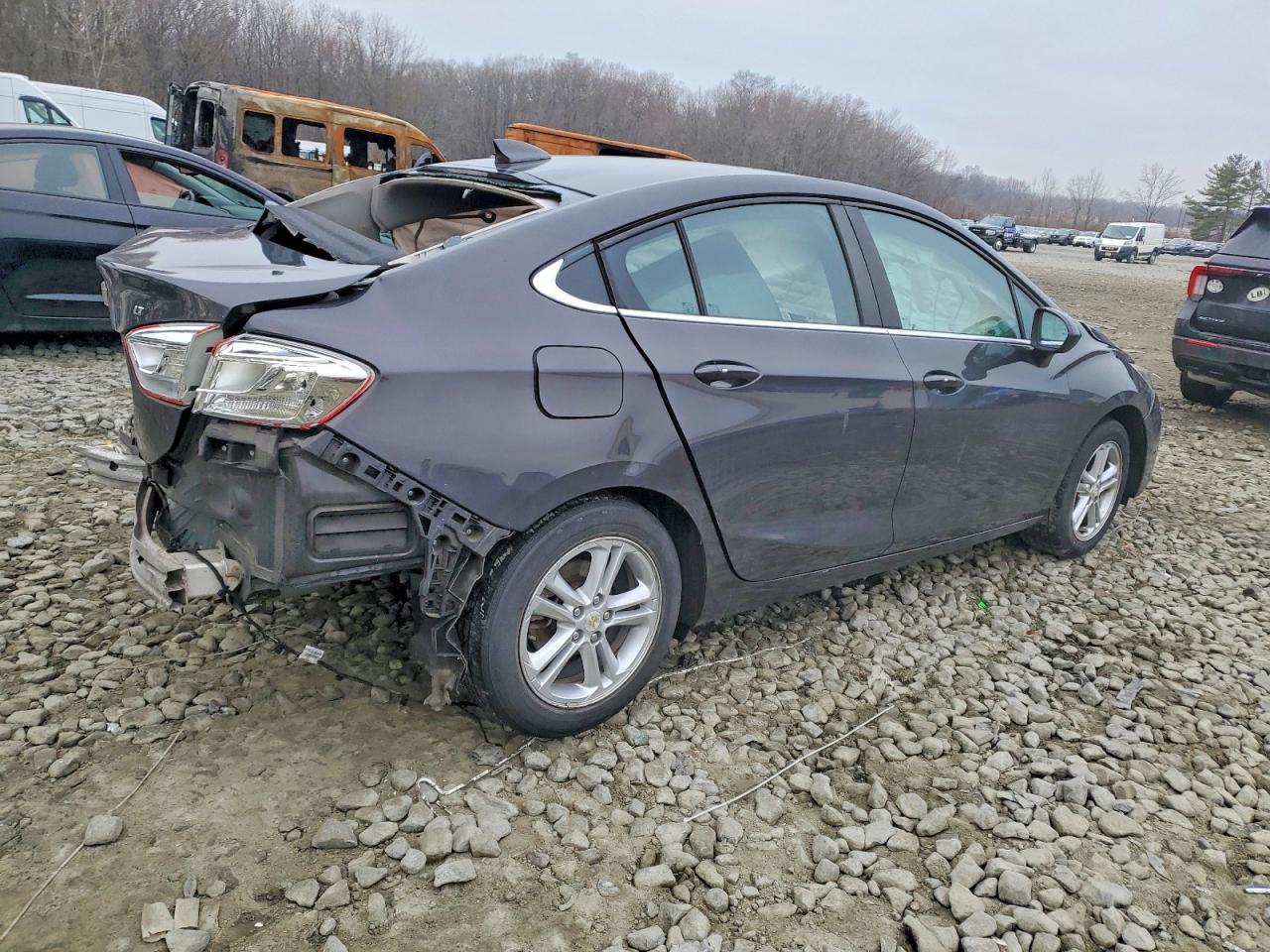 2017 CHEVROLET CRUZE LT photo 3