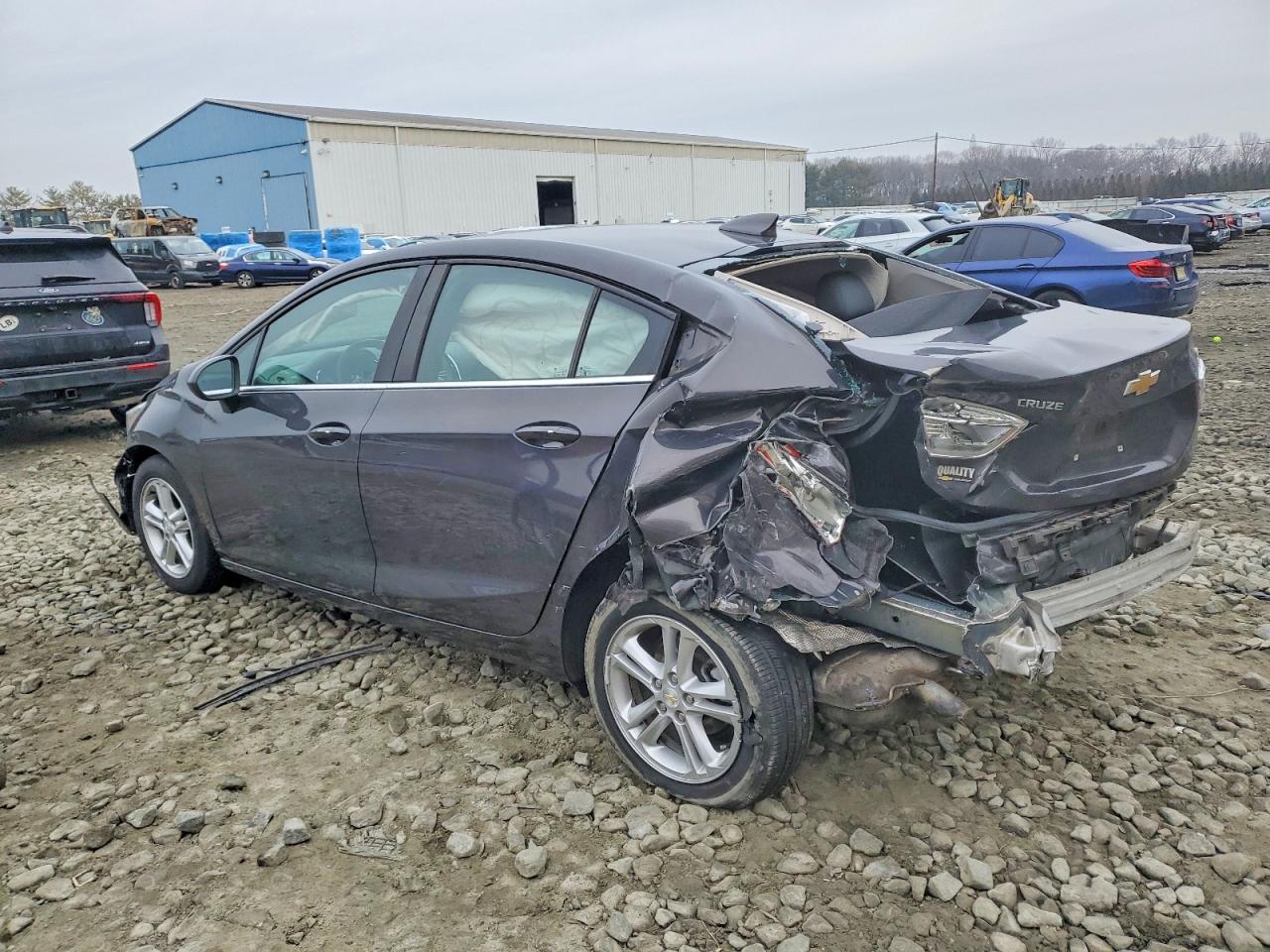 2017 CHEVROLET CRUZE LT photo 2