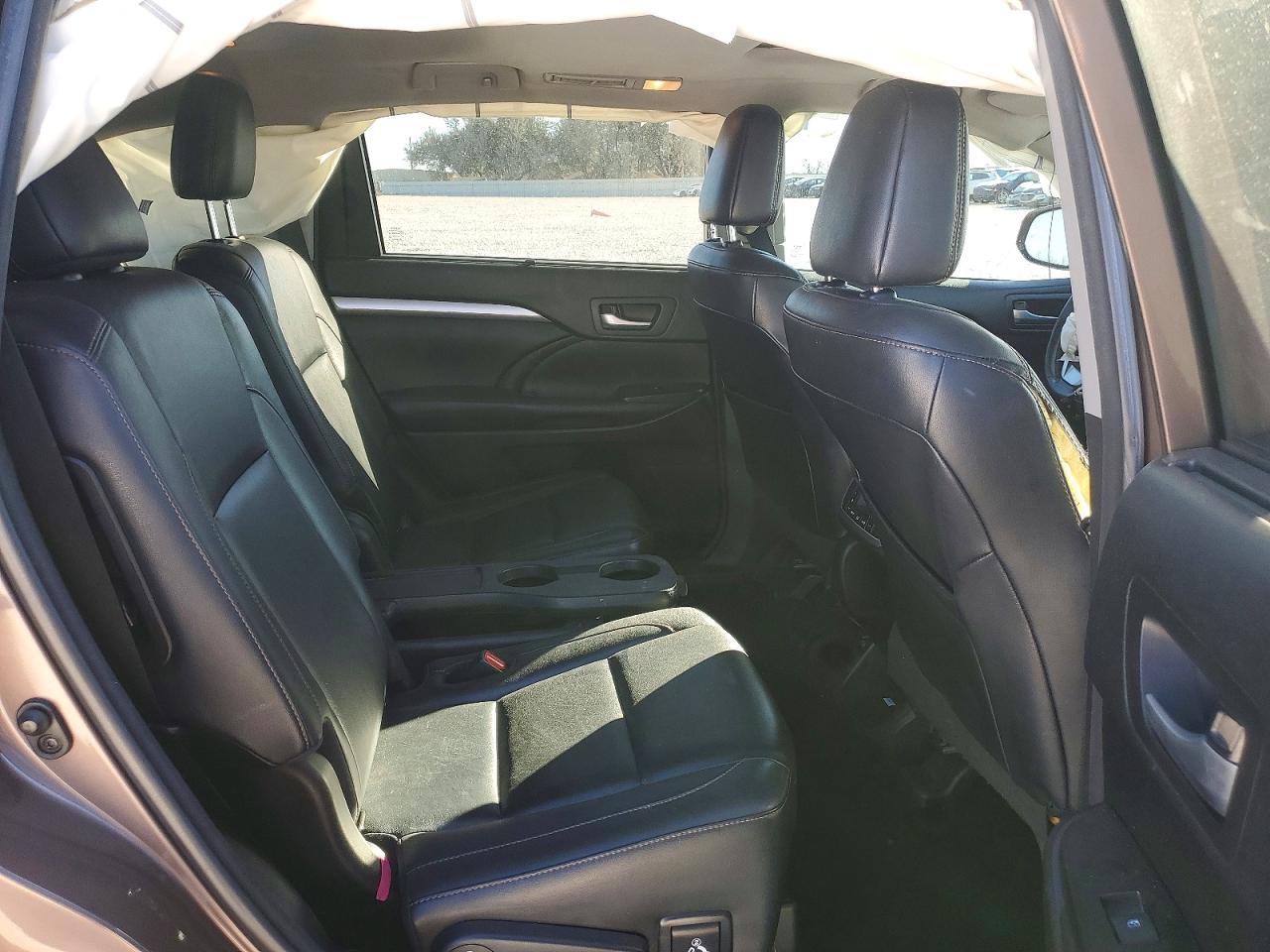 2018 TOYOTA HIGHLANDER SE photo 11