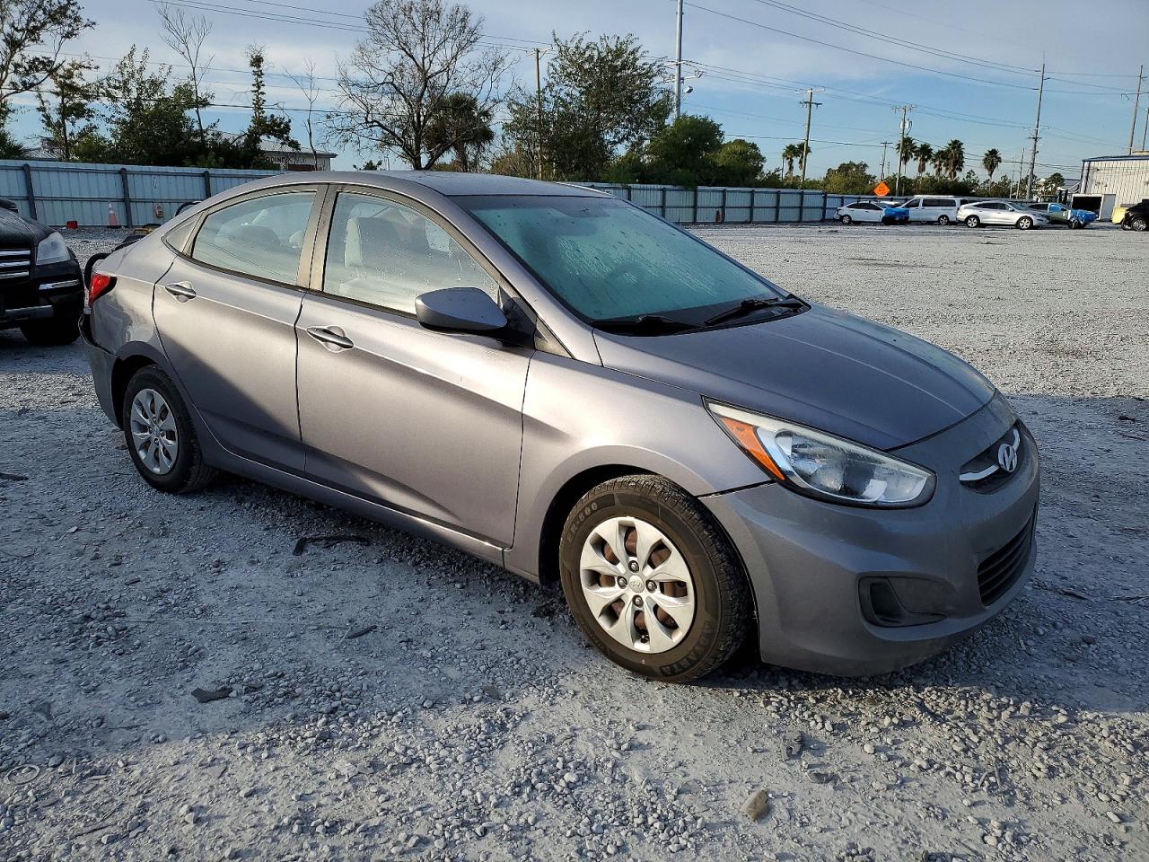 2016 HYUNDAI ACCENT SE photo 4