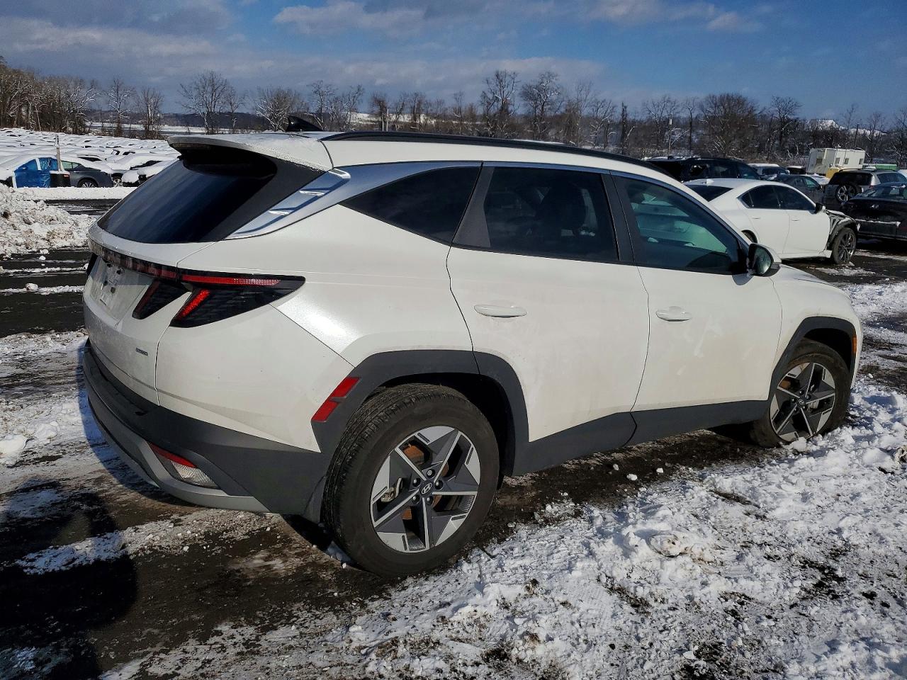 2025 HYUNDAI TUCSON SEL photo 3