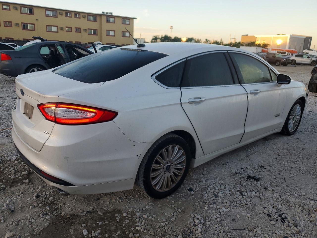 2015 FORD FUSION SE PHEV photo 3