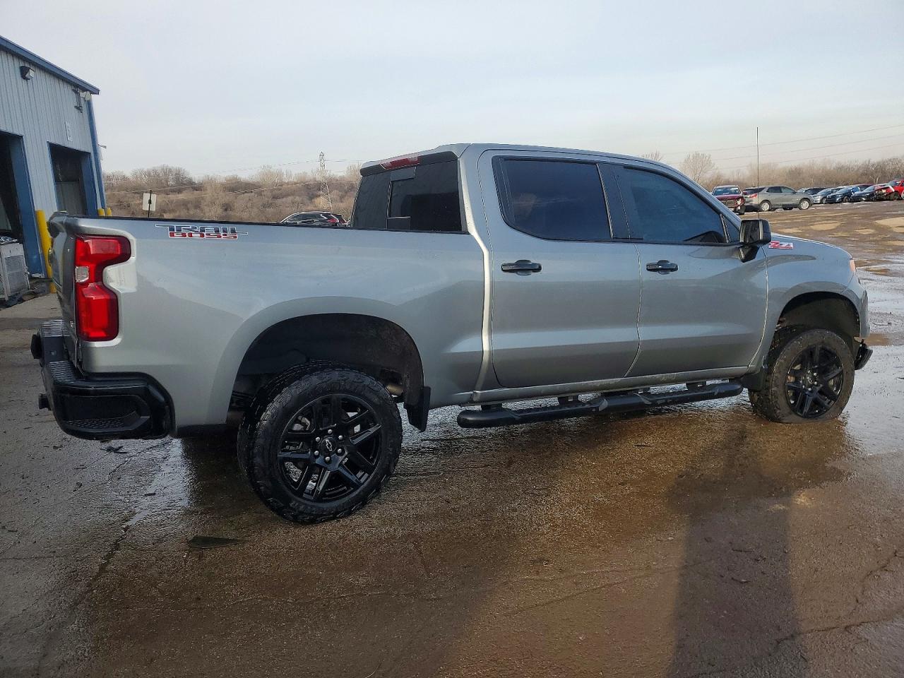 2024 CHEVROLET SILVERADO K1500 LT TRAIL BOSS photo 3